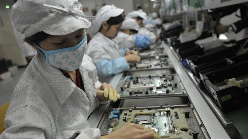 Treballadores de Foxconn a la Xina fugen de la fàbrica massivament